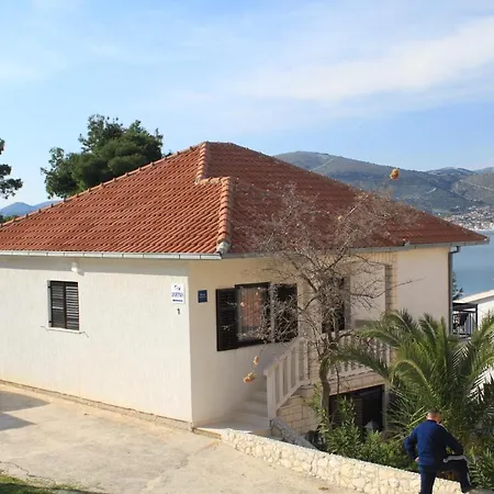 Apartment By The Sea Okrug Gornji, Ciovo - 8663 *