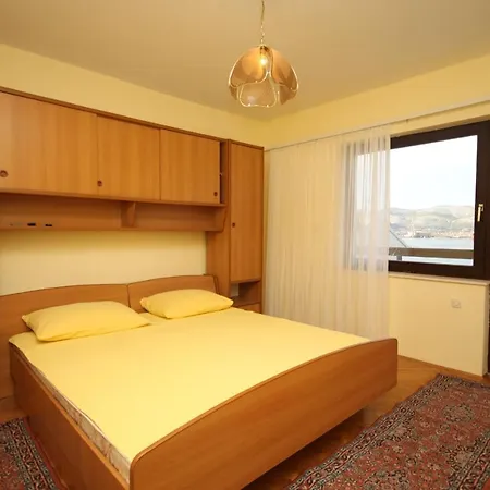 Apartment By The Sea Okrug Gornji, Ciovo - 8663 *